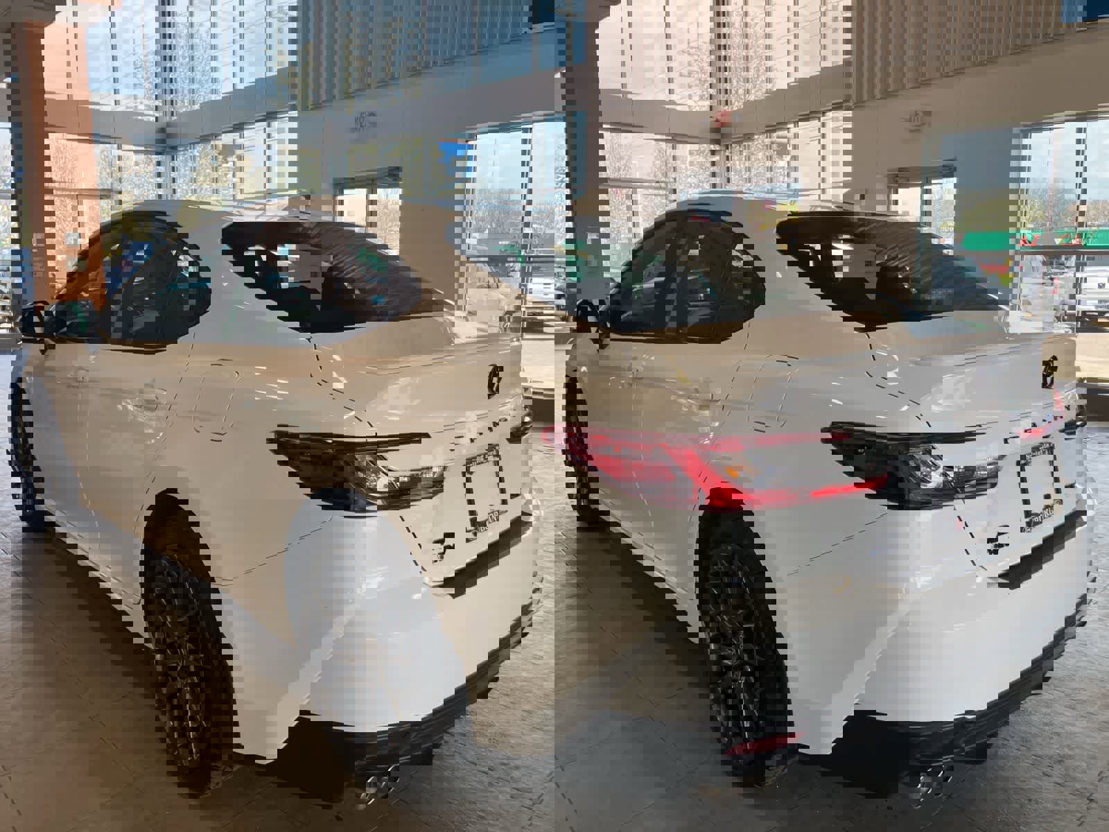 Used 2025 Toyota Camry SE w/ Convenience Package AWD/4WD image 7