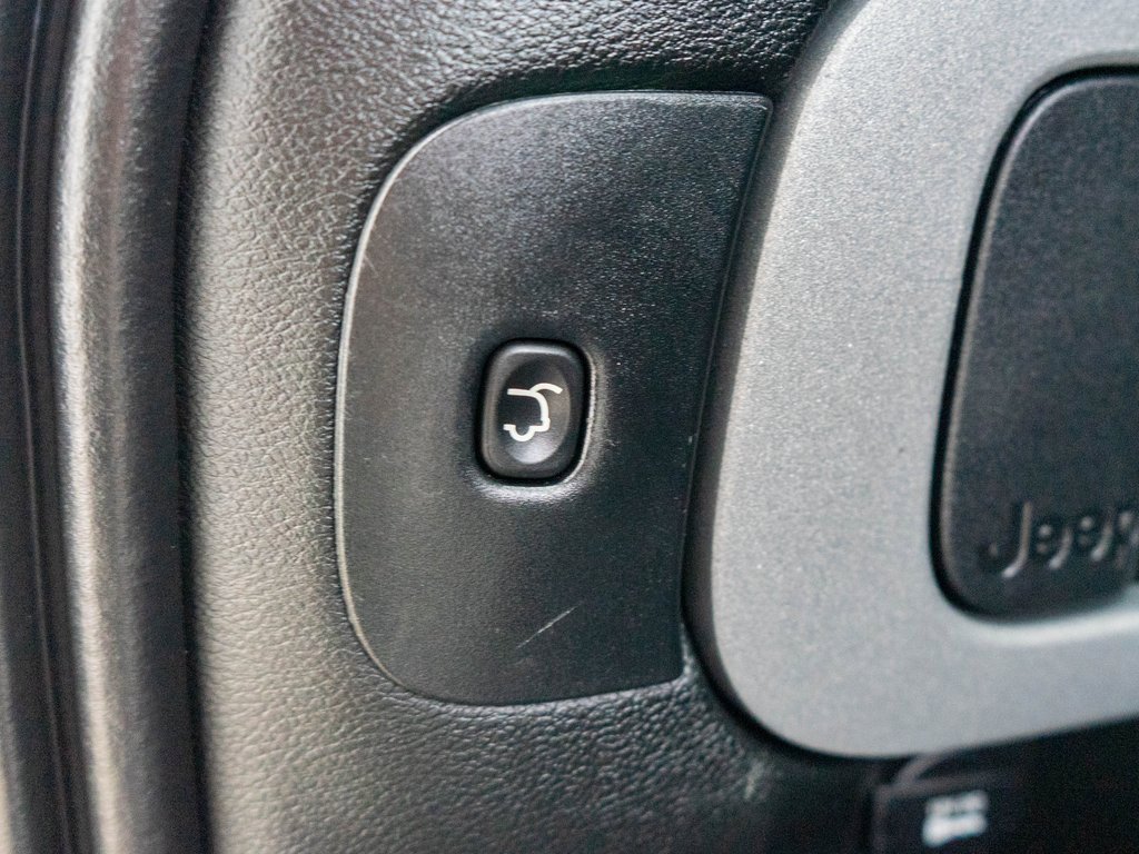 Used 2018 Jeep Cherokee Limited image 34