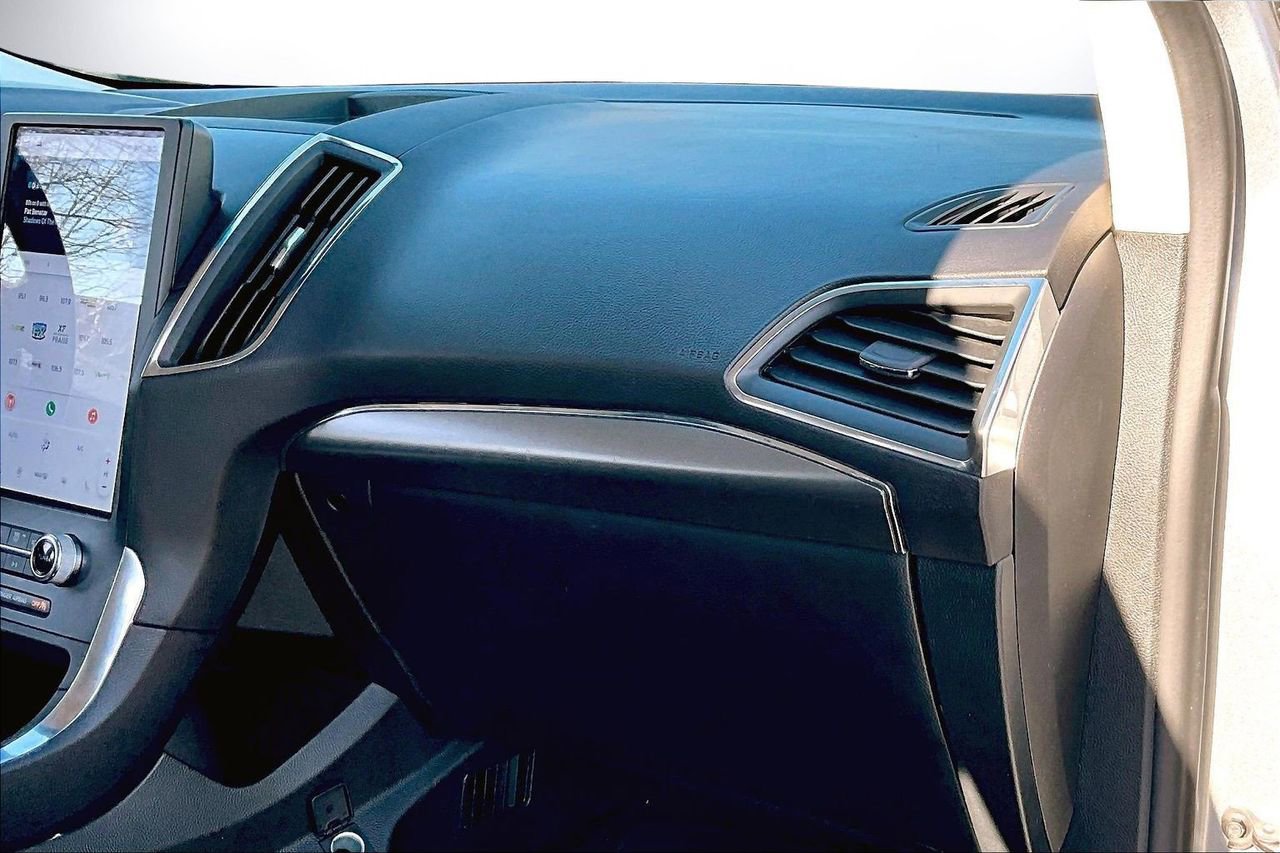 Used 2024 Ford Edge Titanium image 19