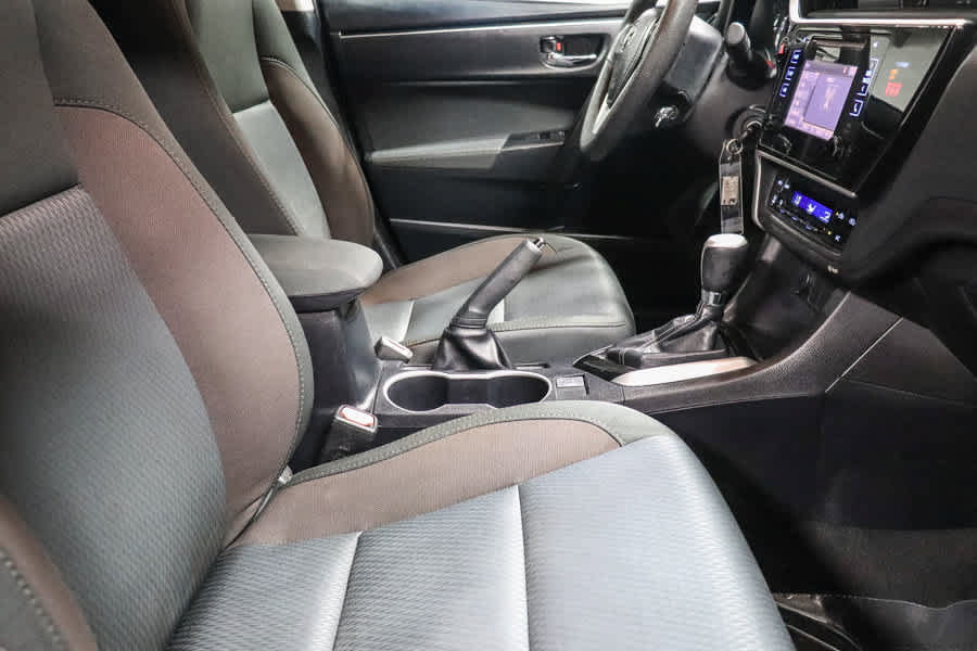 Certified 2019 Toyota Corolla LE FWD image 18