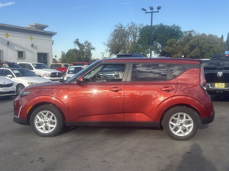 Used 2024 Kia Soul LX w/ Option Group 015 FWD image 3
