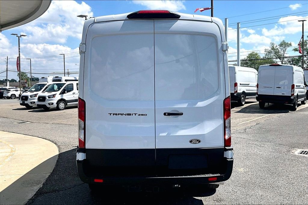 New 2026 Ford Transit 250 148 Medium Roof w/ Load Area Protection Package RWD image 4