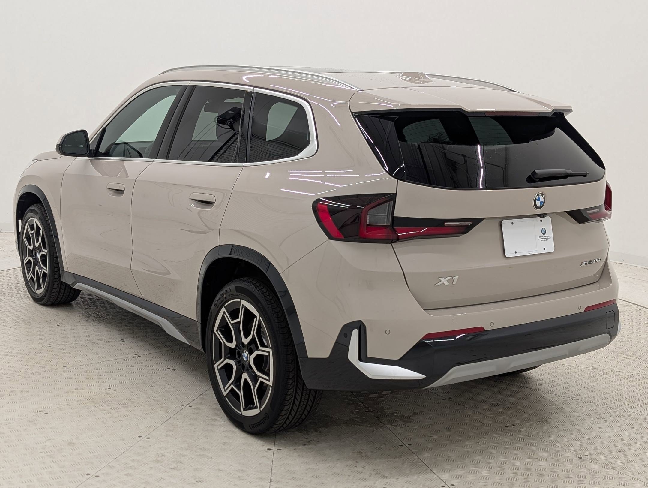 Used 2026 BMW X1 xDrive28i w/ Convenience Package AWD/4WD image 3