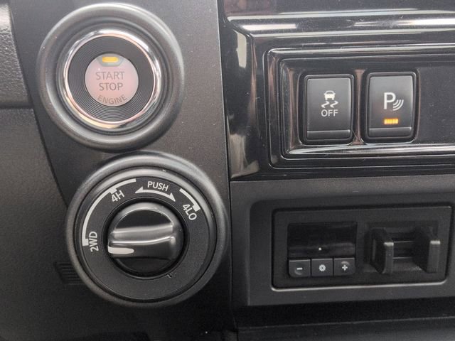 Used 2024 Nissan Titan PRO-4X w/ Pro-4x Convenience Package image 19