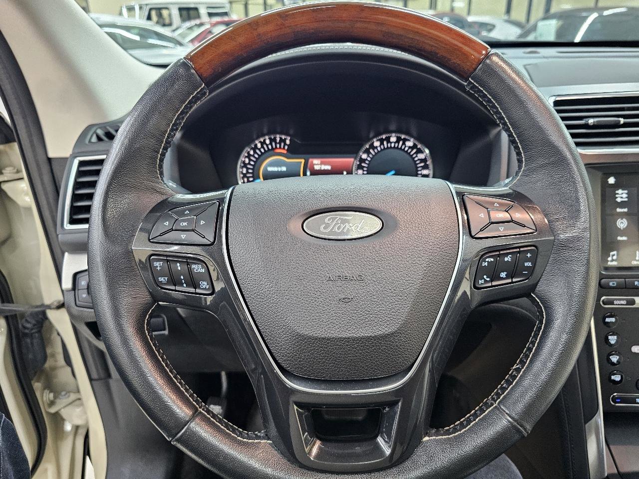 Used 2018 Ford Explorer Platinum image 32