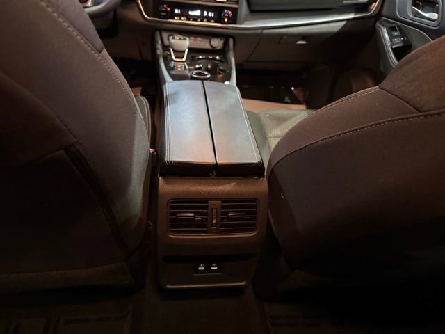 Certified 2025 Nissan Rogue SV image 29