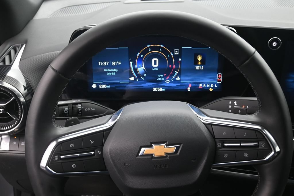 Used 2026 Chevrolet Equinox LT w/ Safety and Technology Package FWD image 9