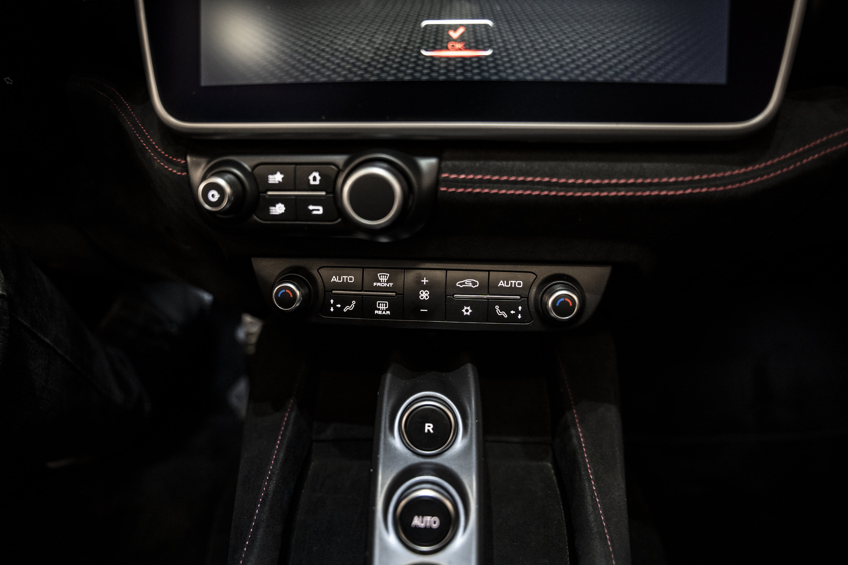 Used 2019 Ferrari Portofino RWD image 38
