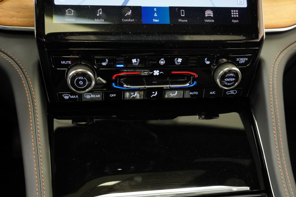Used 2024 Jeep Grand Cherokee L Summit AWD/4WD image 23