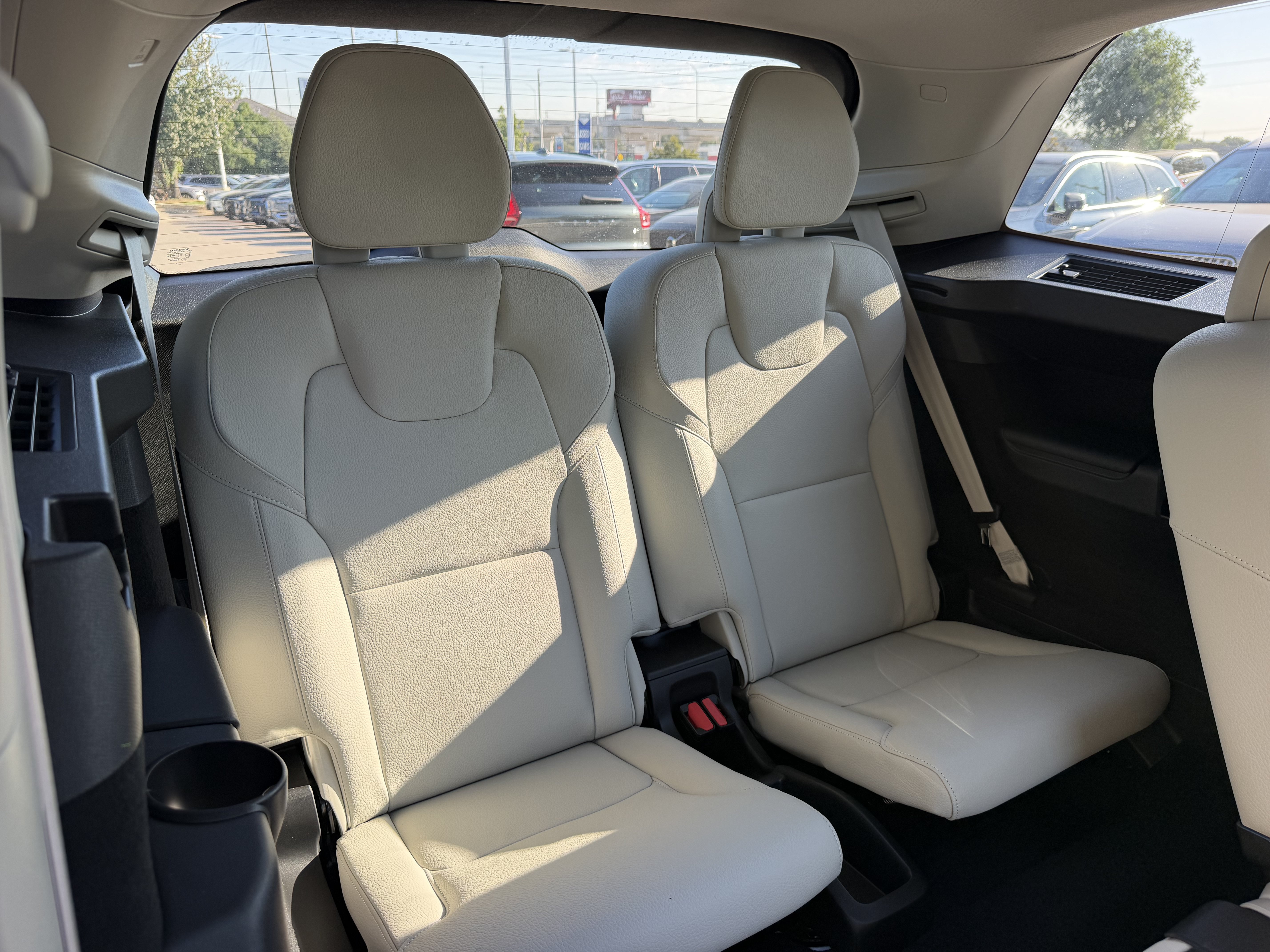 Certified 2024 Volvo XC90 T8 Plus w/ Protection Package Premier AWD/4WD image 13