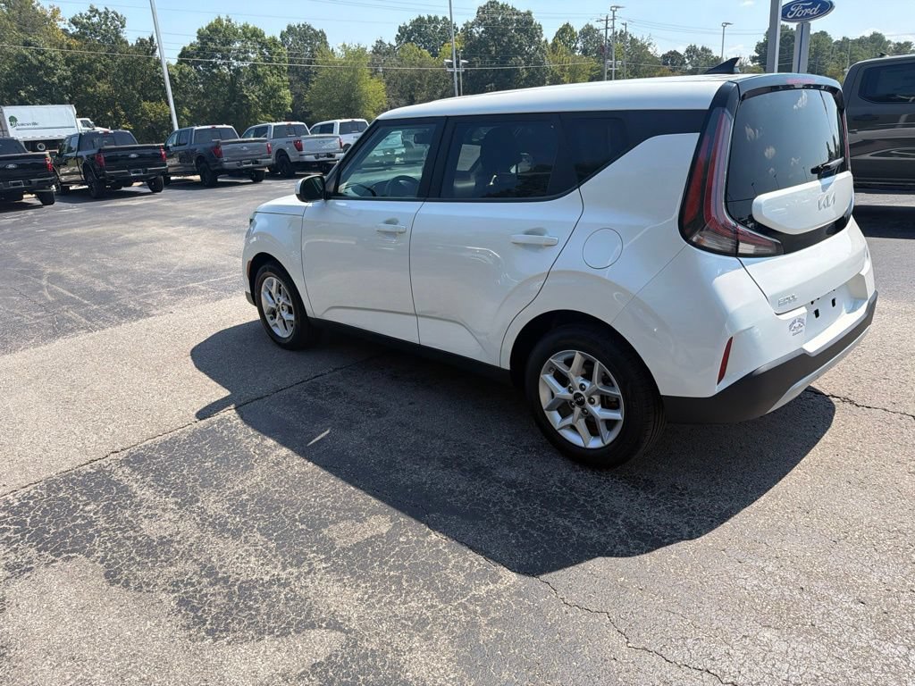 Used 2024 Kia Soul LX w/ Option Group 015 FWD image 5