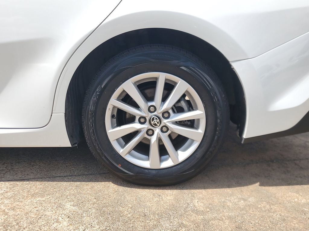 Used 2025 Toyota Camry LE FWD image 8