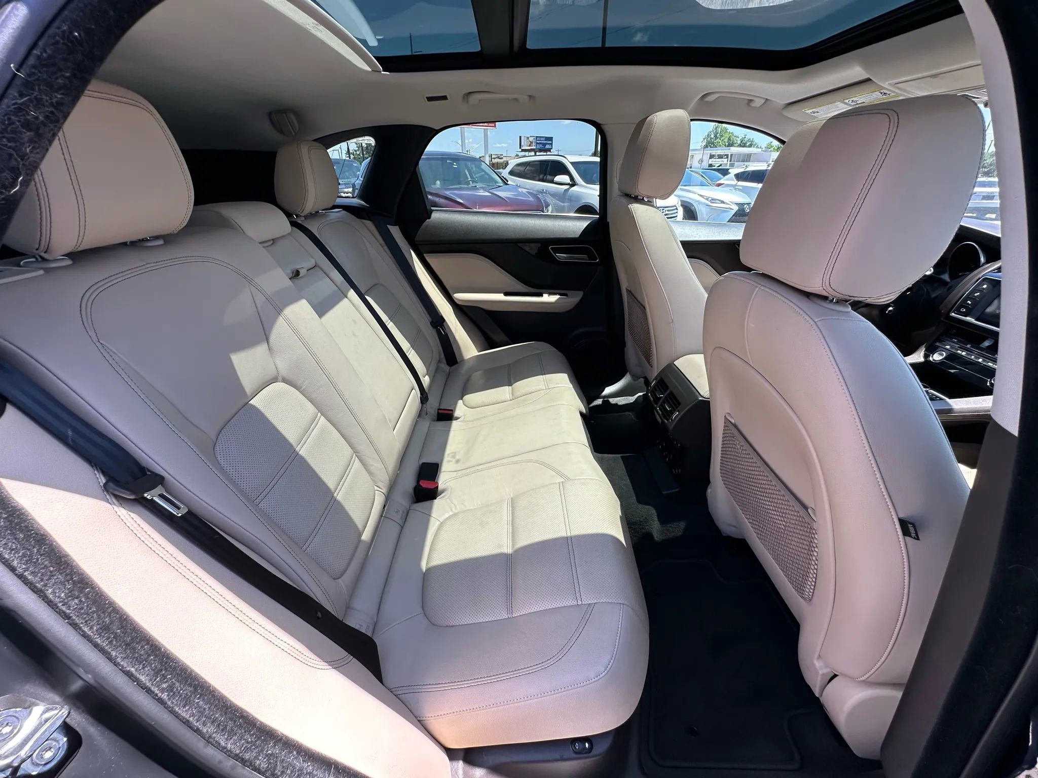 Used 2018 Jaguar F-PACE Prestige image 14