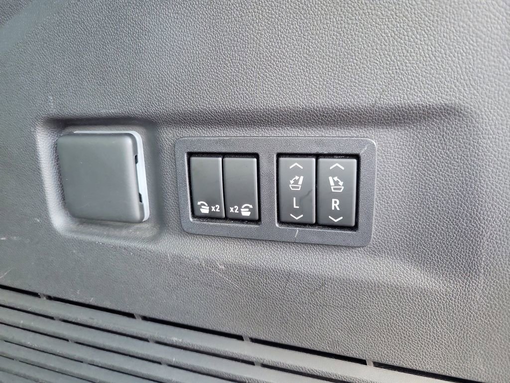 Certified 2022 GMC Yukon XL Denali image 10