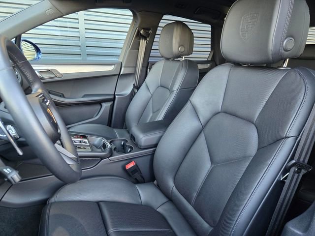 Used 2025 Porsche Macan image 5