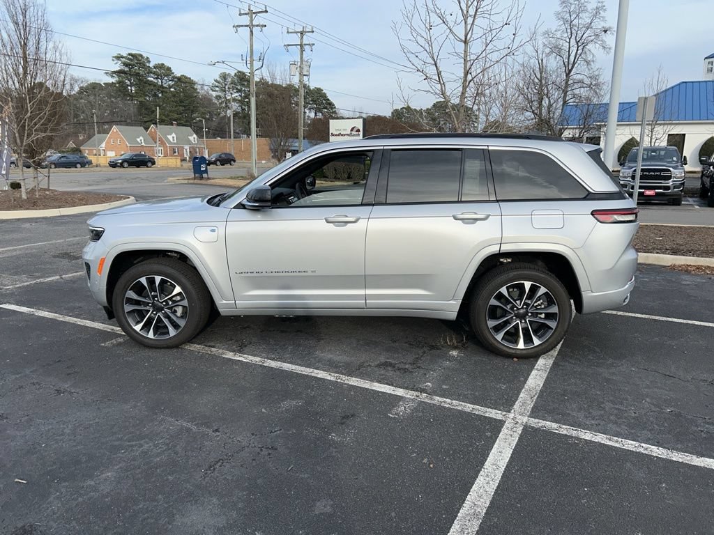 New 2024 Jeep Grand Cherokee Overland w/ Advanced Protech Group III AWD/4WD image 3