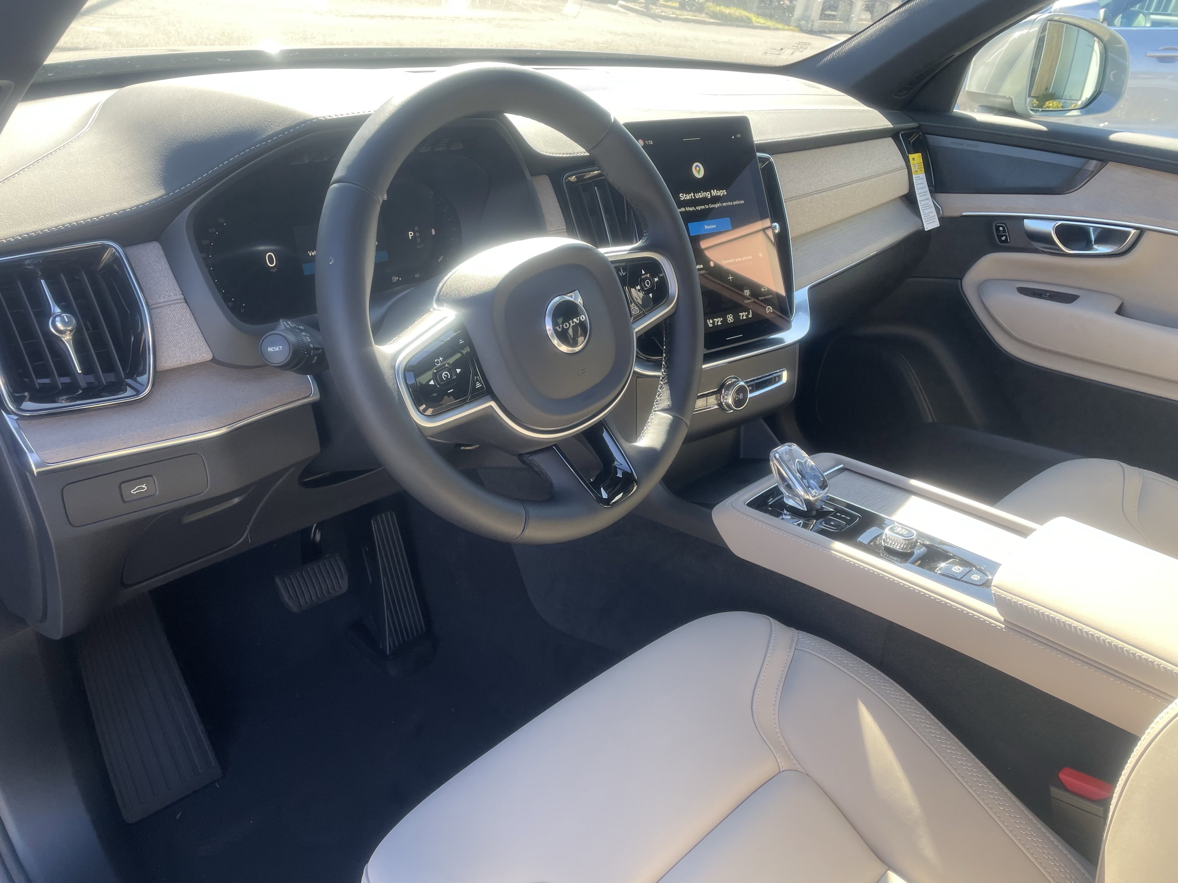 New 2026 Volvo XC90 B6 Plus w/ Protection Package Premier image 17