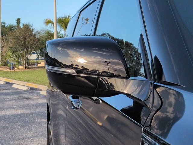 Used 2026 Nissan Armada SL w/ Captain's Chari Seat Package AWD/4WD image 11