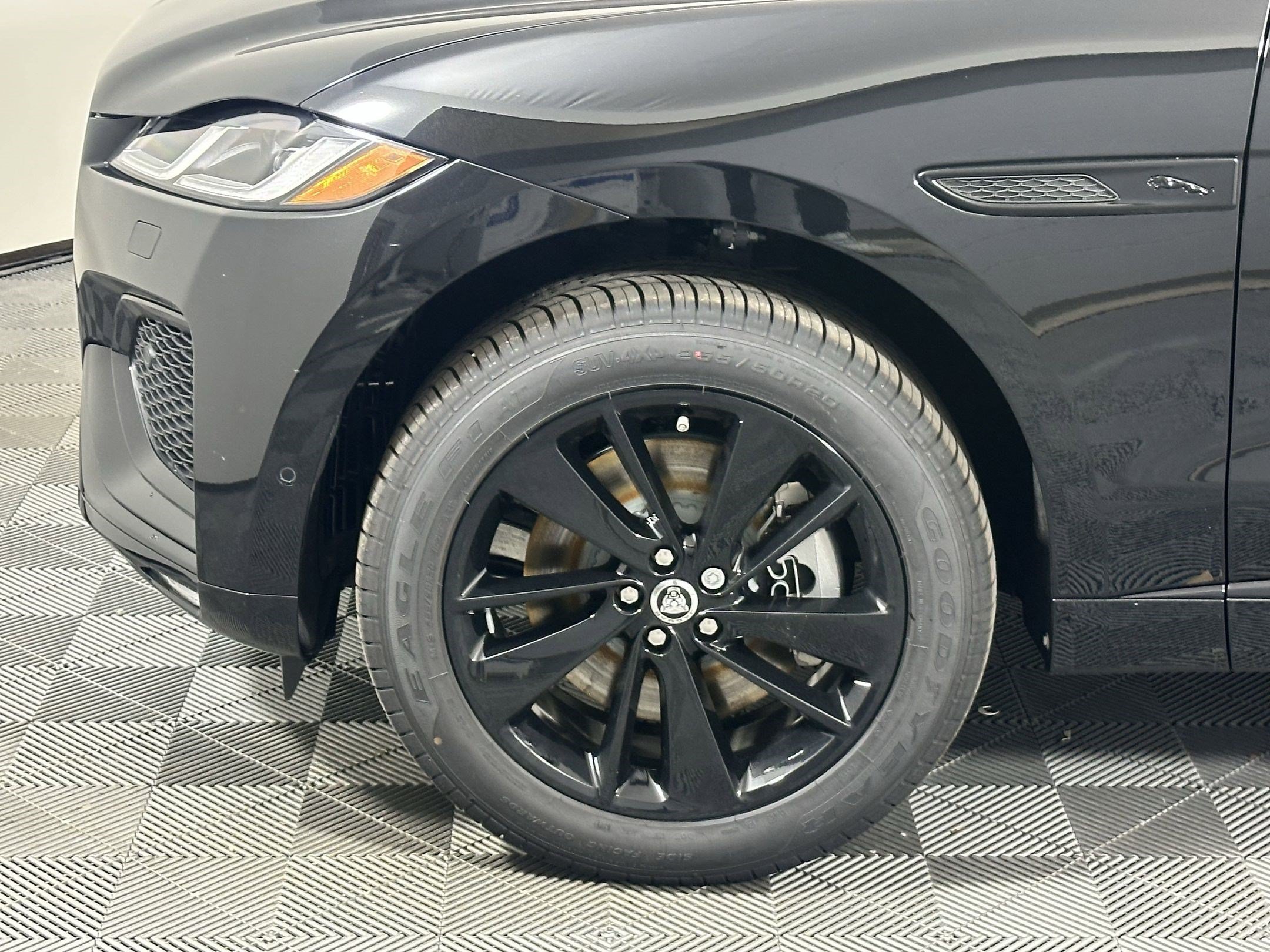 Used 2026 Jaguar F-PACE R-Dynamic S AWD/4WD image 9