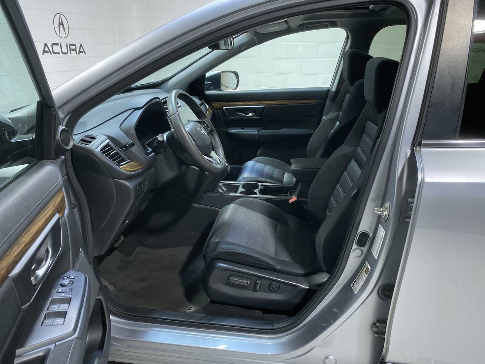 Used 2018 Honda CR-V EX image 2
