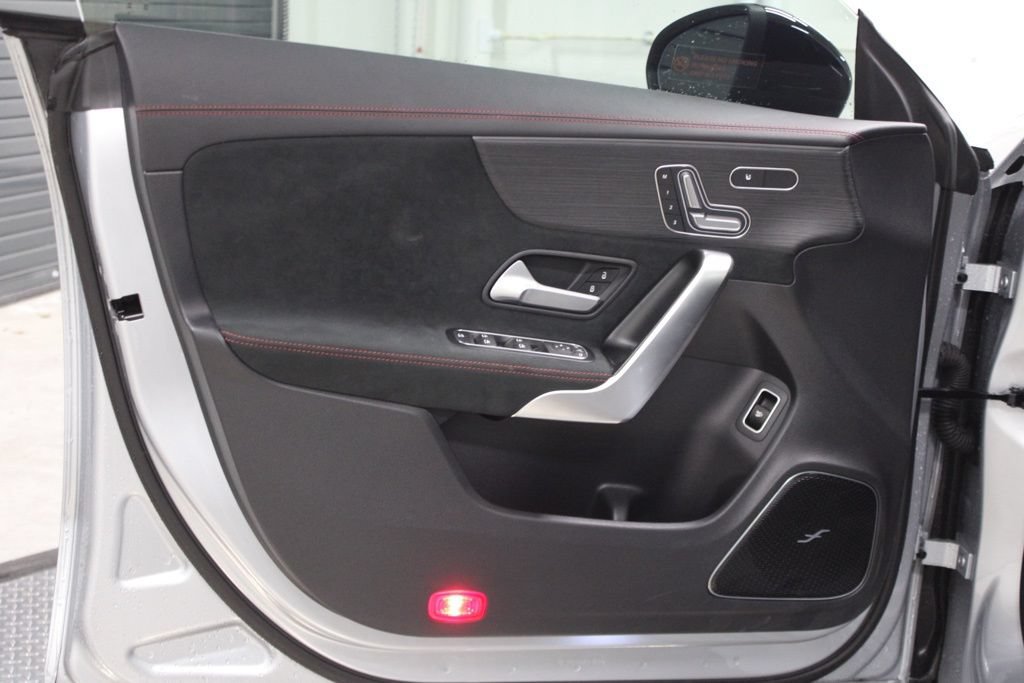 Used 2025 Mercedes-Benz CLA 35 AMG 4MATIC image 13