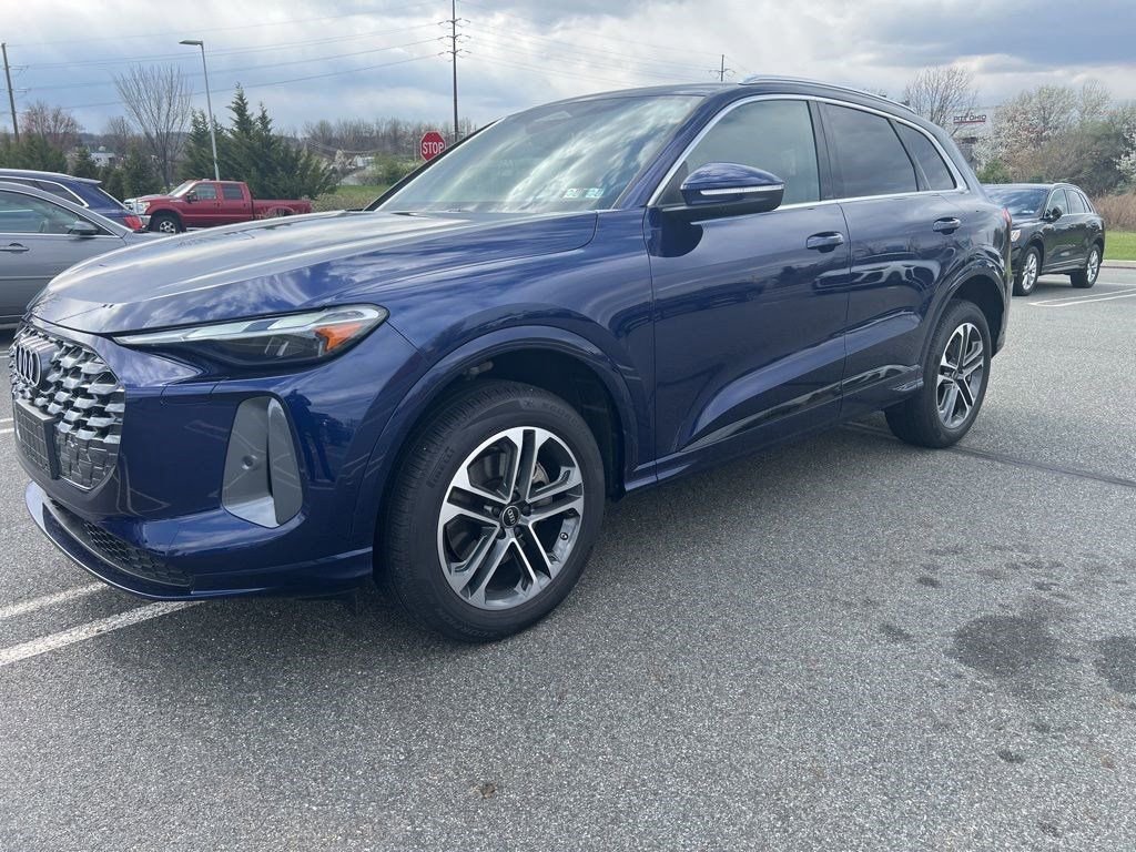 Used 2025 Audi Q5 Premium w/ Convenience Package image 1