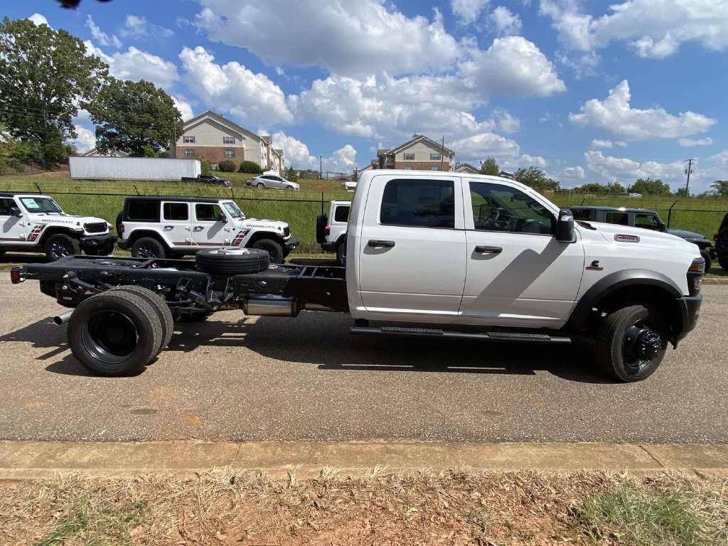 New 2027 RAM 4500 4x4 Crew Cab DRW image 6