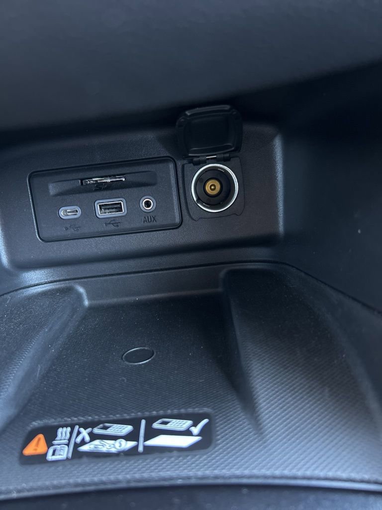 Used 2023 Chevrolet Equinox Premier image 44