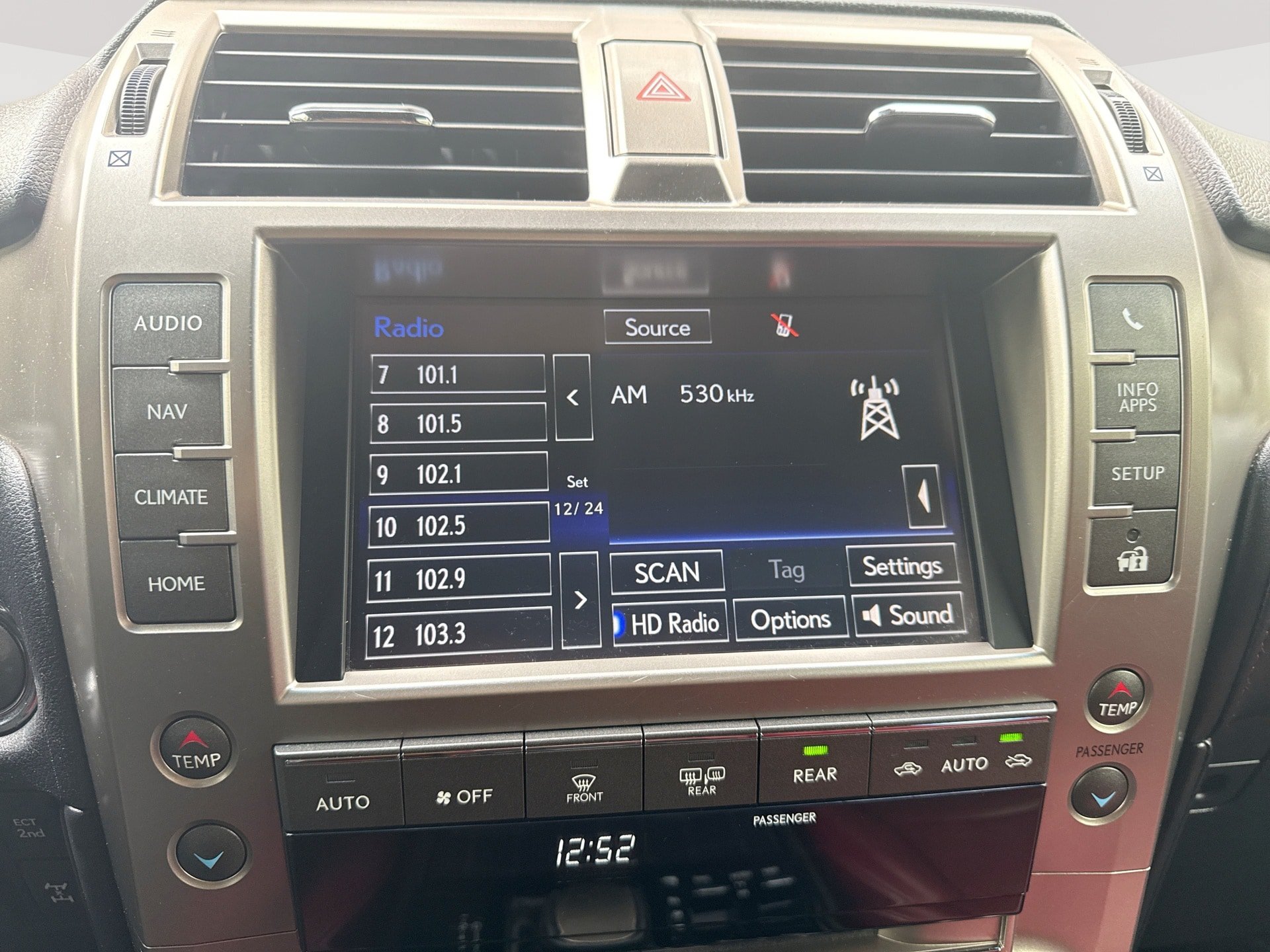 Used 2020 Lexus GX 460 Luxury w/ Luxury Sport Package AWD/4WD image 12
