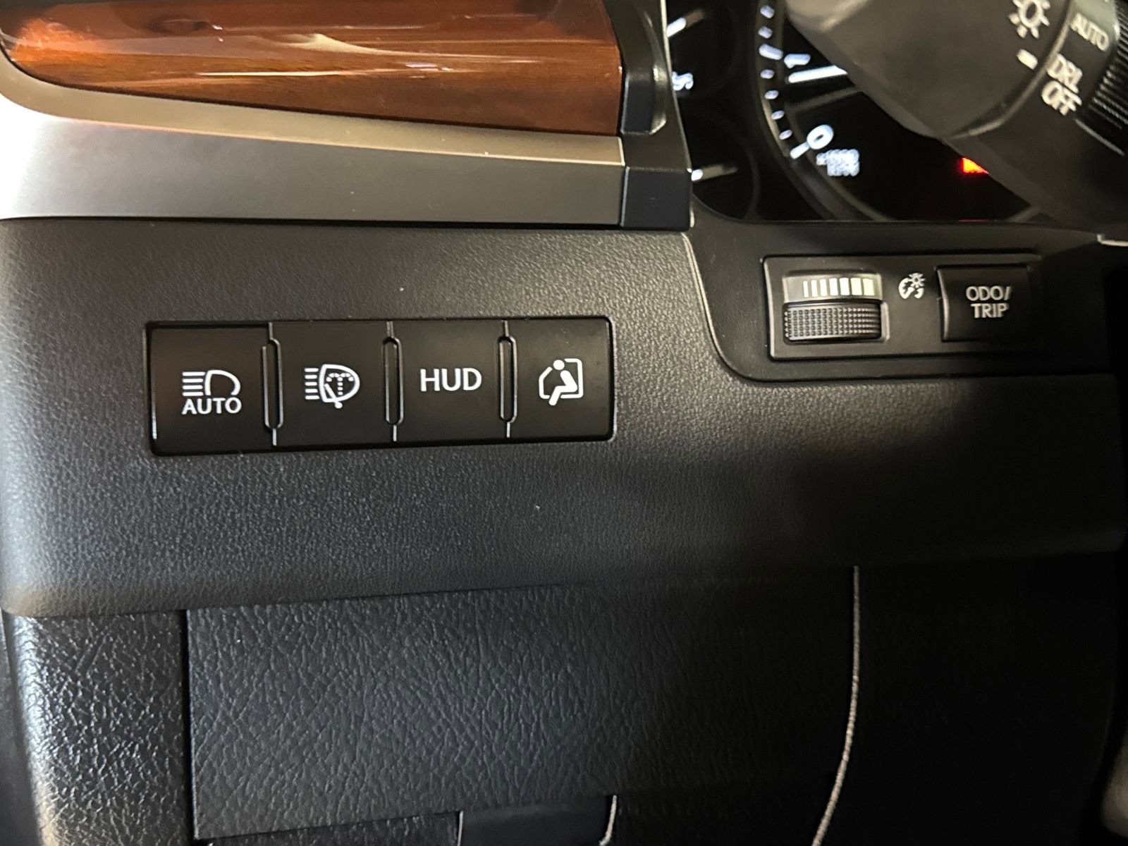 Used 2018 Lexus LX 570 4WD w/ Luxury Package image 22