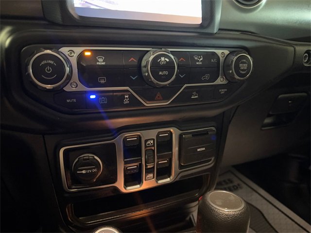 Used 2023 Jeep Wrangler Unlimited w/ Sun & Screen Package image 19