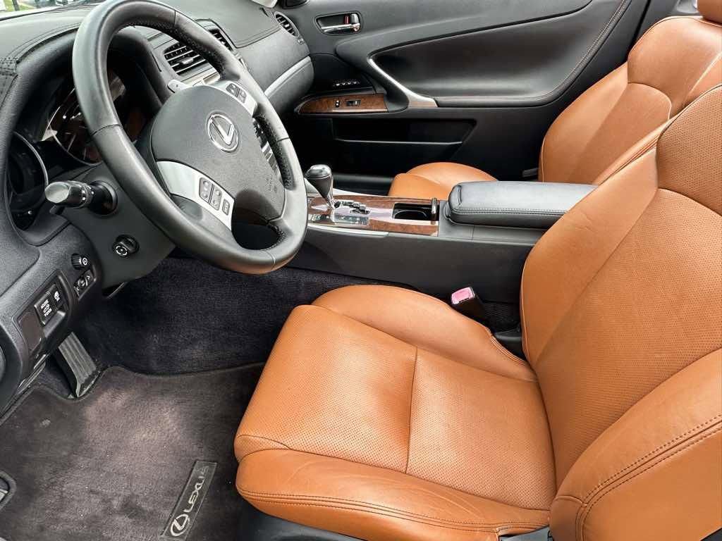 Used 2015 Lexus IS 250C w/ Luxury Package image 6