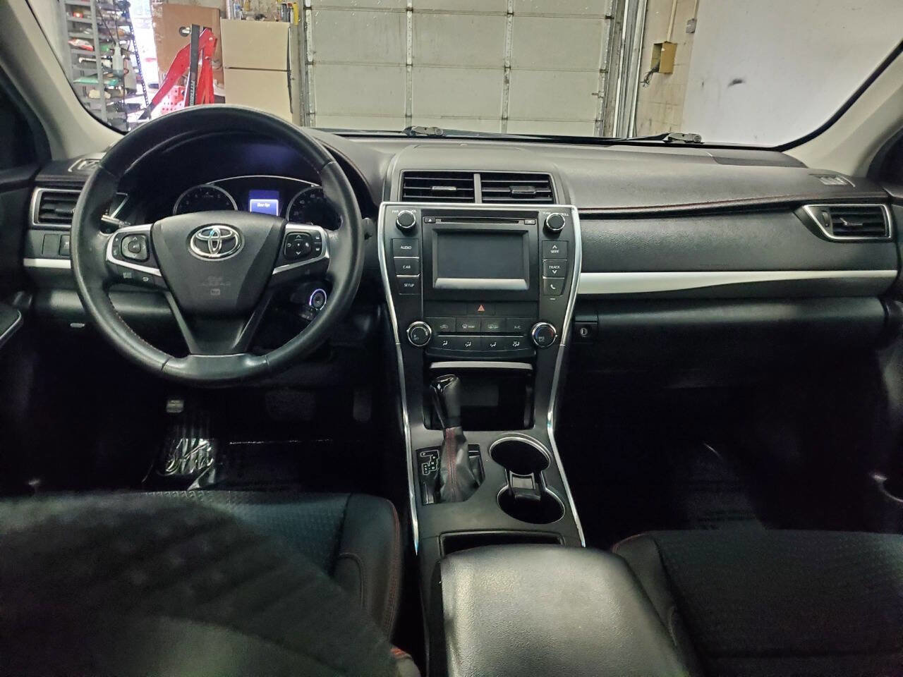 Used 2015 Toyota Camry SE FWD image 11