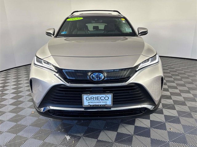 Used 2022 Toyota Venza XLE image 3
