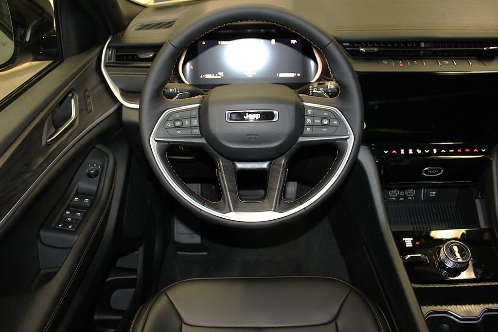 New 2026 Jeep Grand Cherokee Limited AWD/4WD image 12