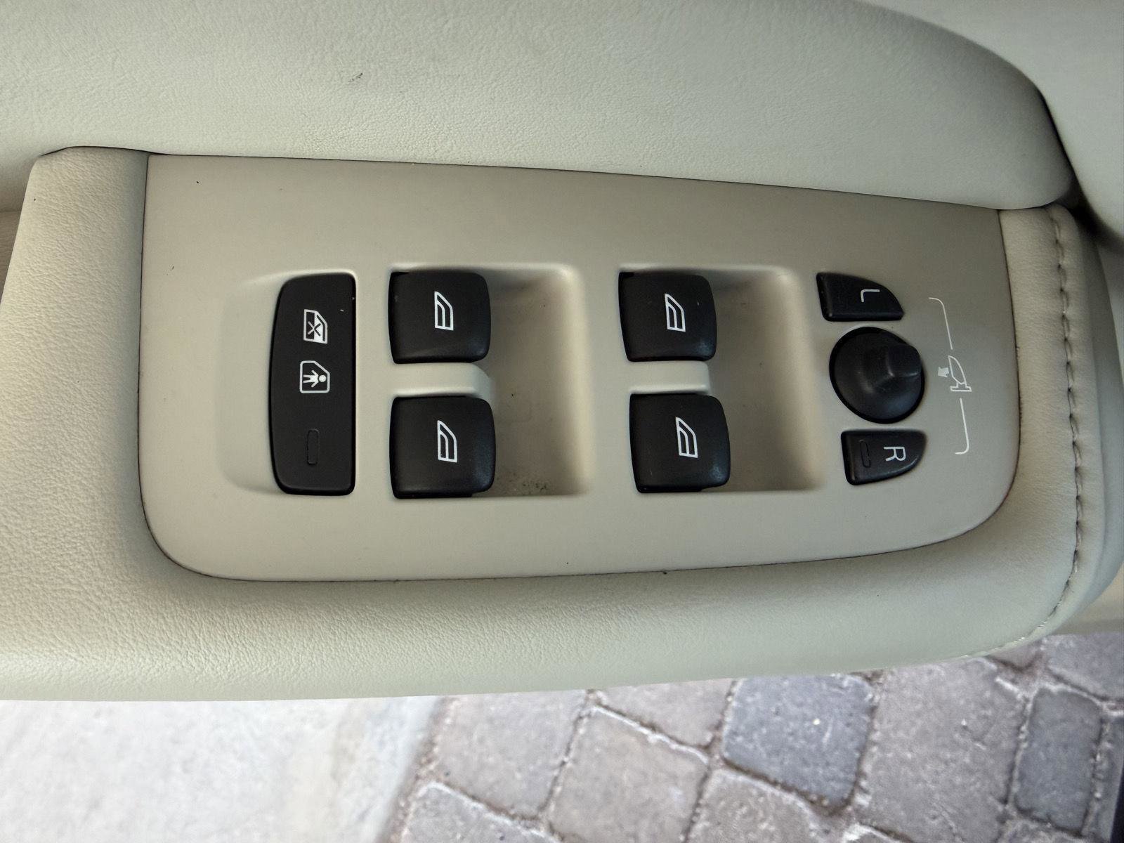 Used 2018 Volvo XC60 T6 Inscription w/ Luxury Seat Package image 21