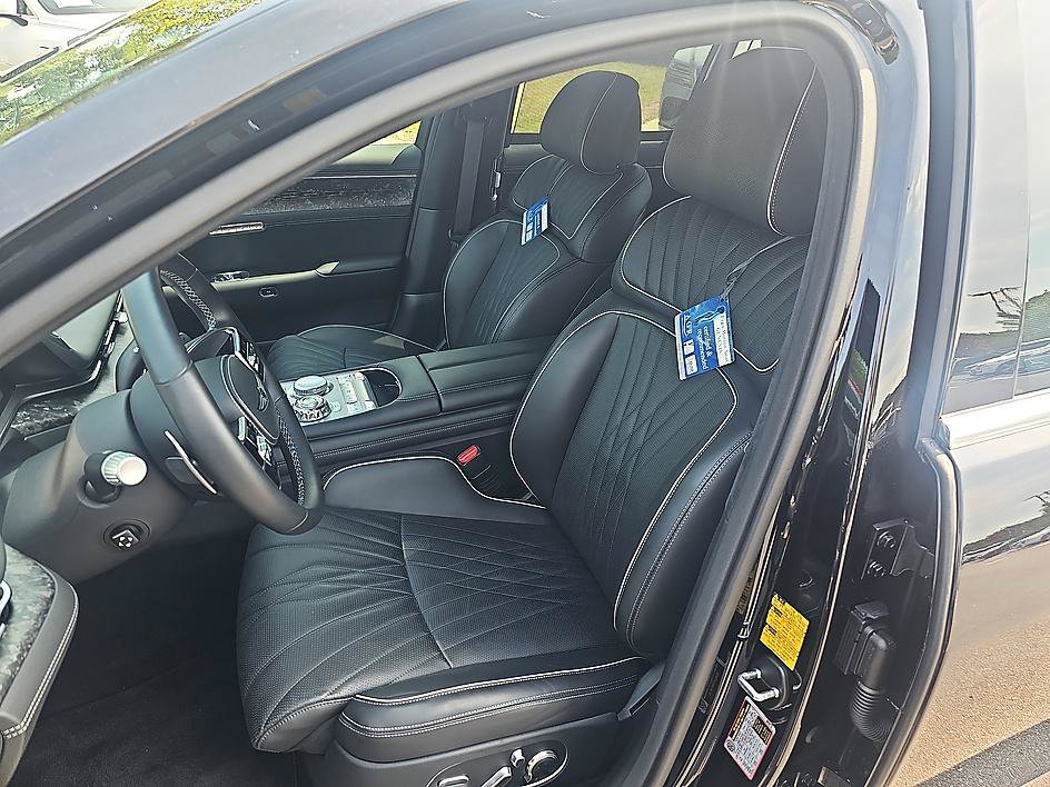 Used 2025 Genesis G90 3.5T AWD/4WD image 17