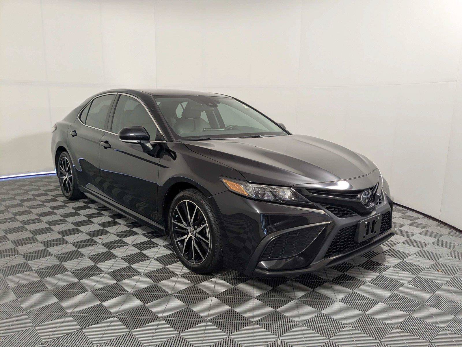 Certified 2024 Toyota Camry SE FWD image 3