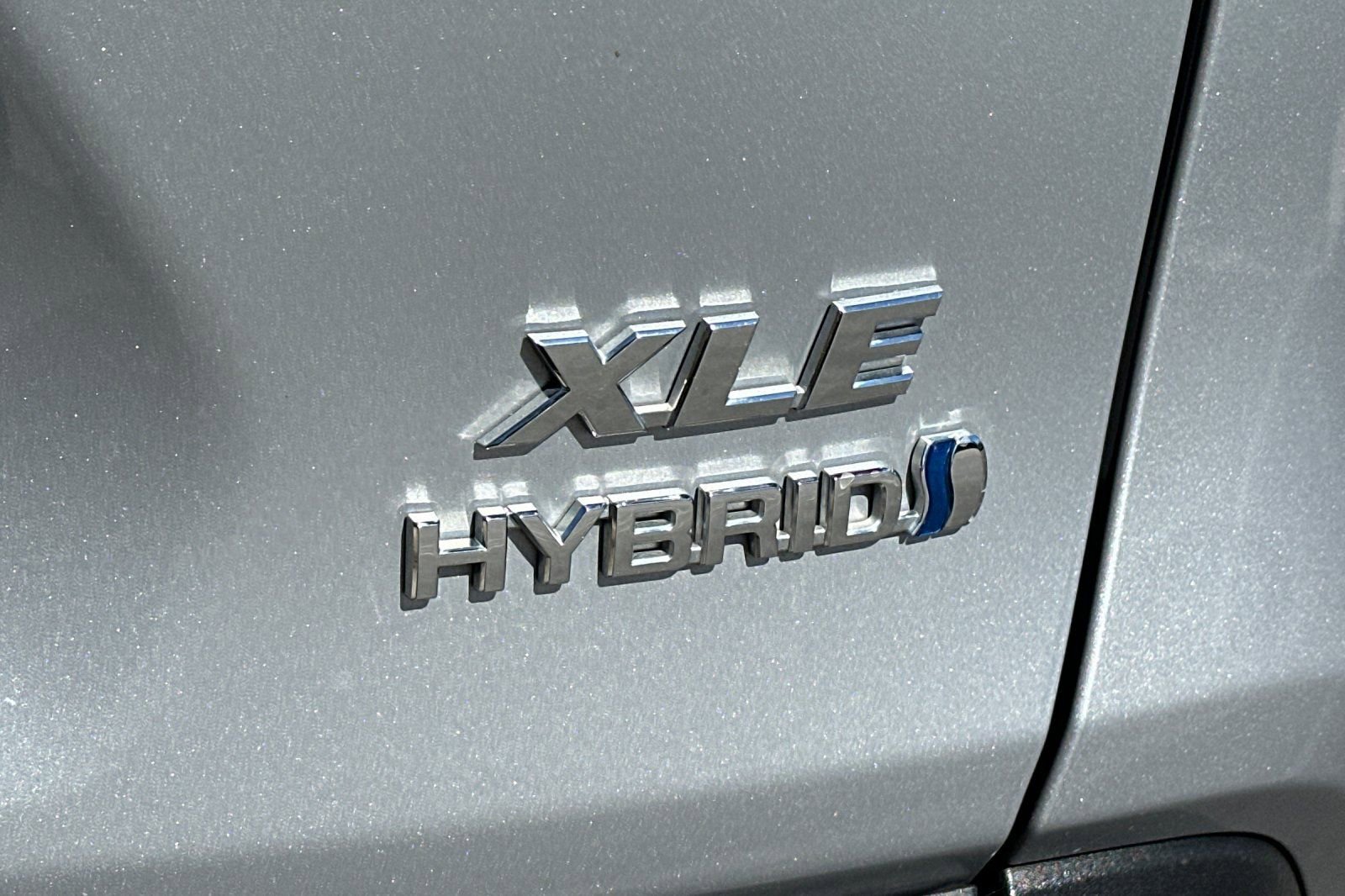 Used 2020 Toyota RAV4 XLE w/ XLE Grade Weather Package image 23