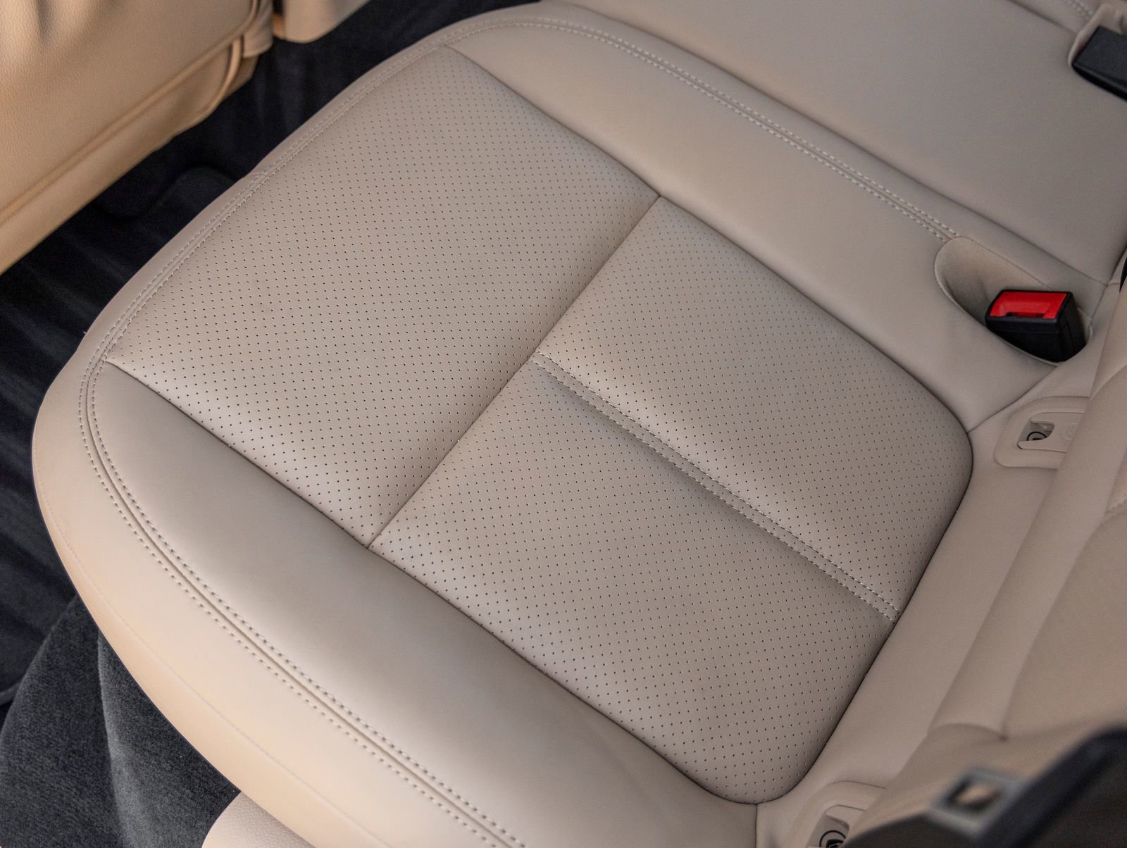 Certified 2023 Porsche Macan image 35