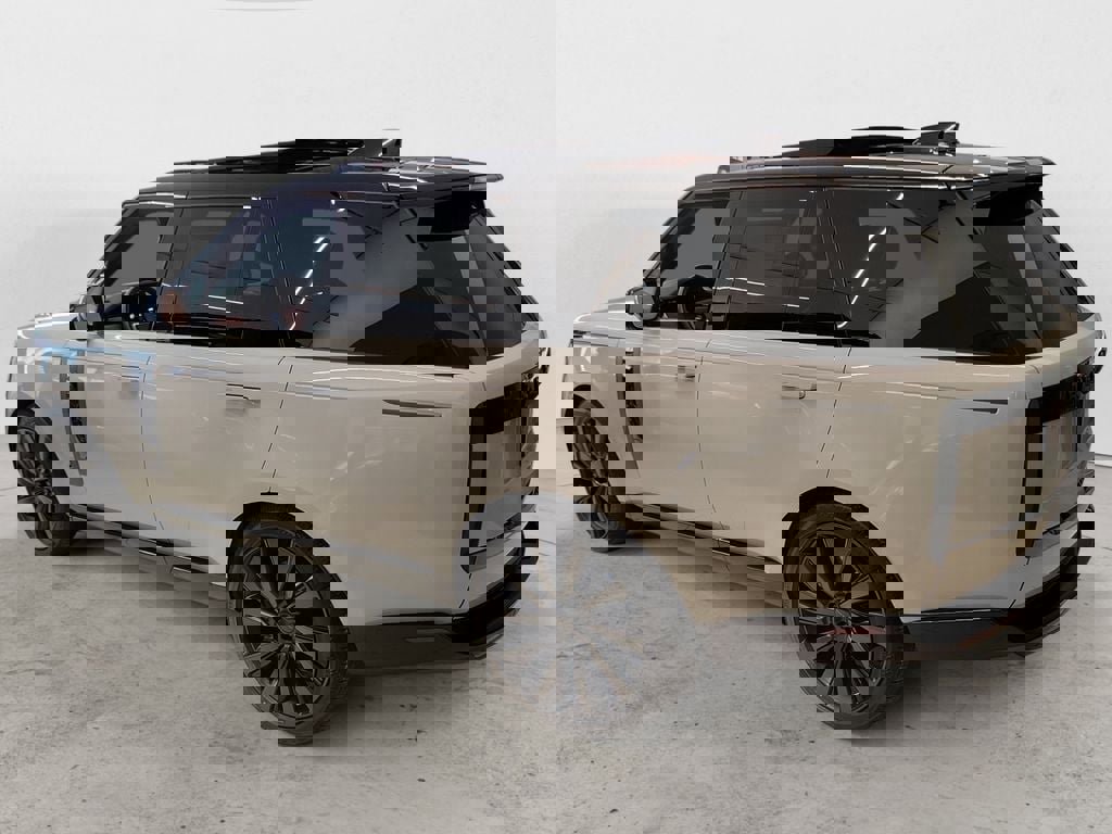 New 2026 Land Rover Range Rover SV image 2