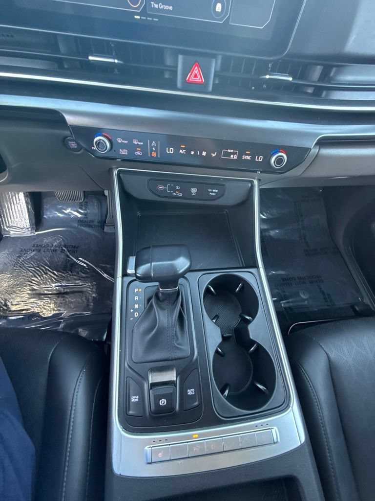Used 2025 Kia Carnival FWD image 9