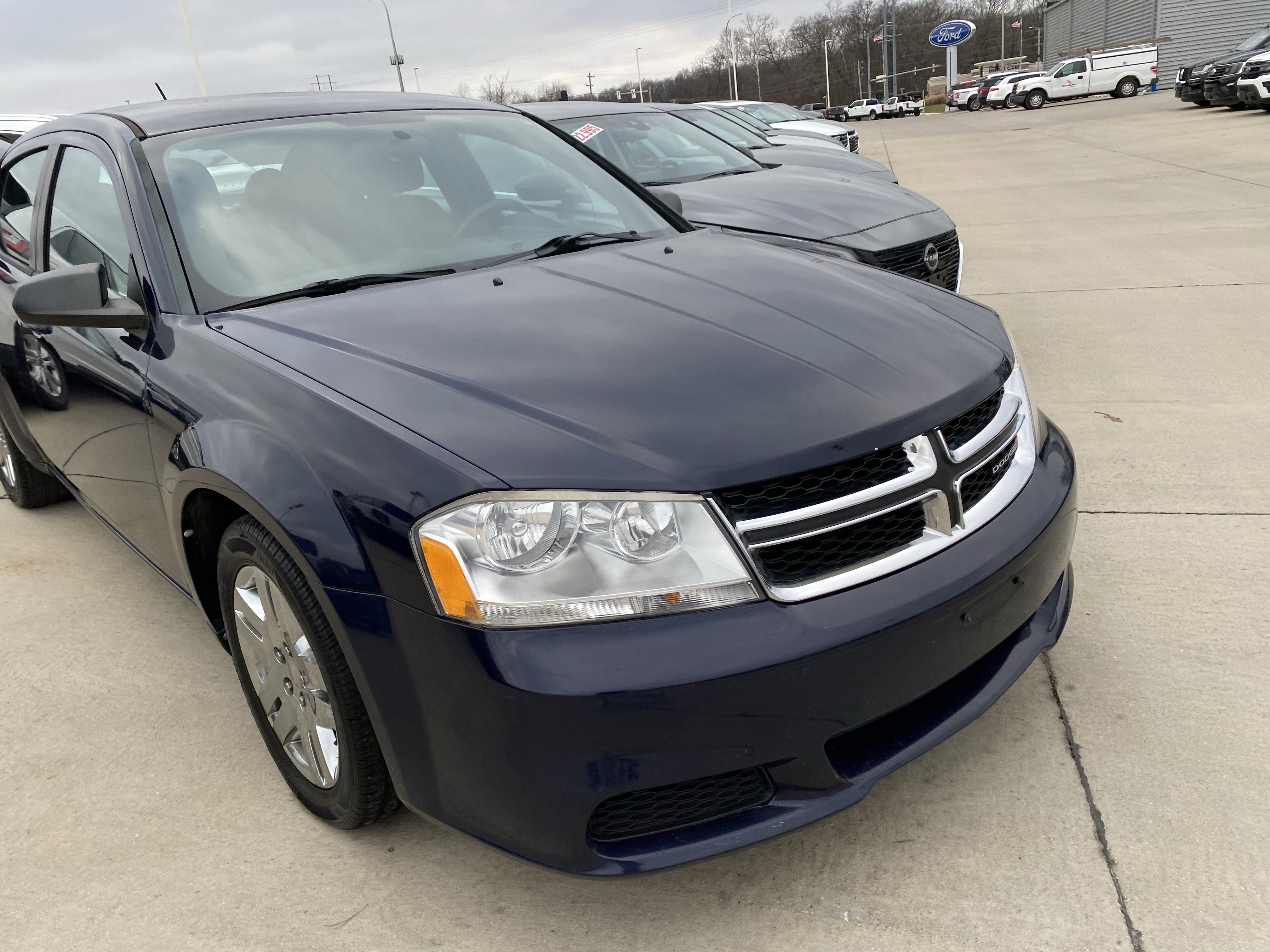 Used 2013 Dodge Avenger SE image 3