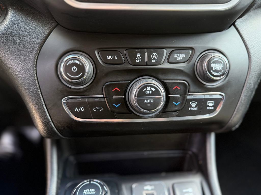 Used 2022 Jeep Cherokee Latitude Lux AWD/4WD image 21