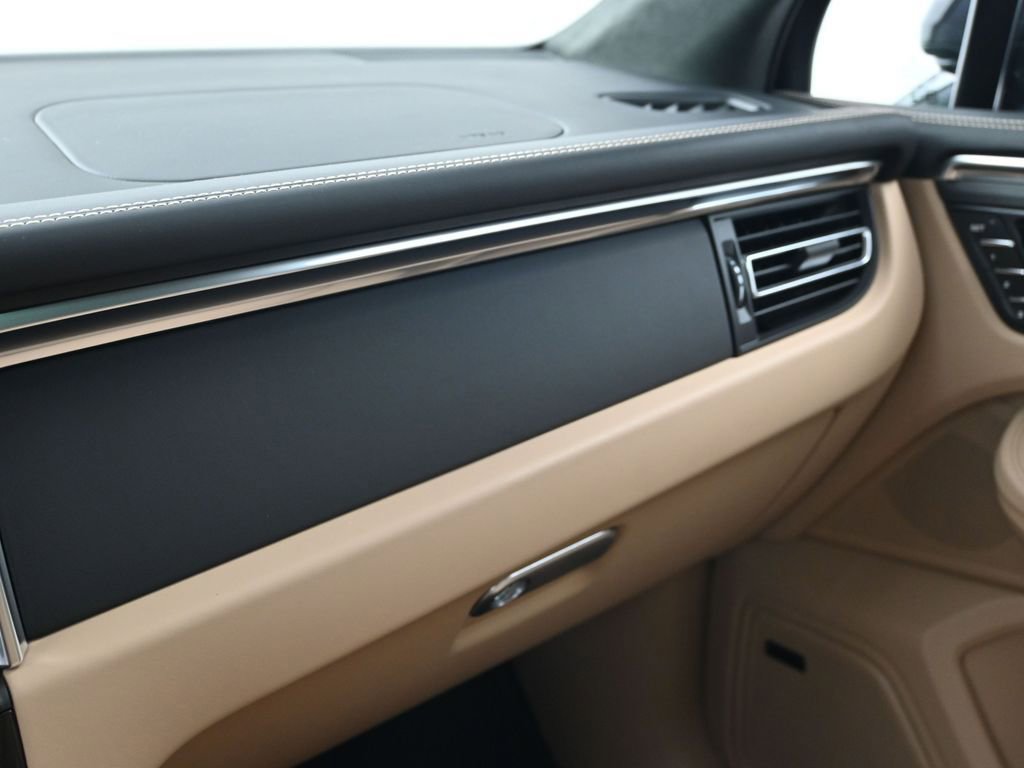 Certified 2026 Porsche Macan GTS image 23