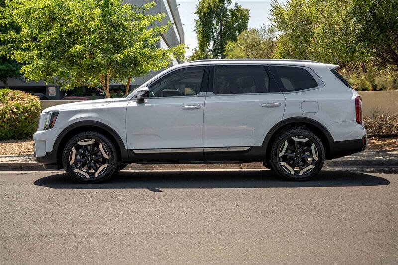 Used 2023 Kia Telluride S w/ S Sunroof Package FWD image 2