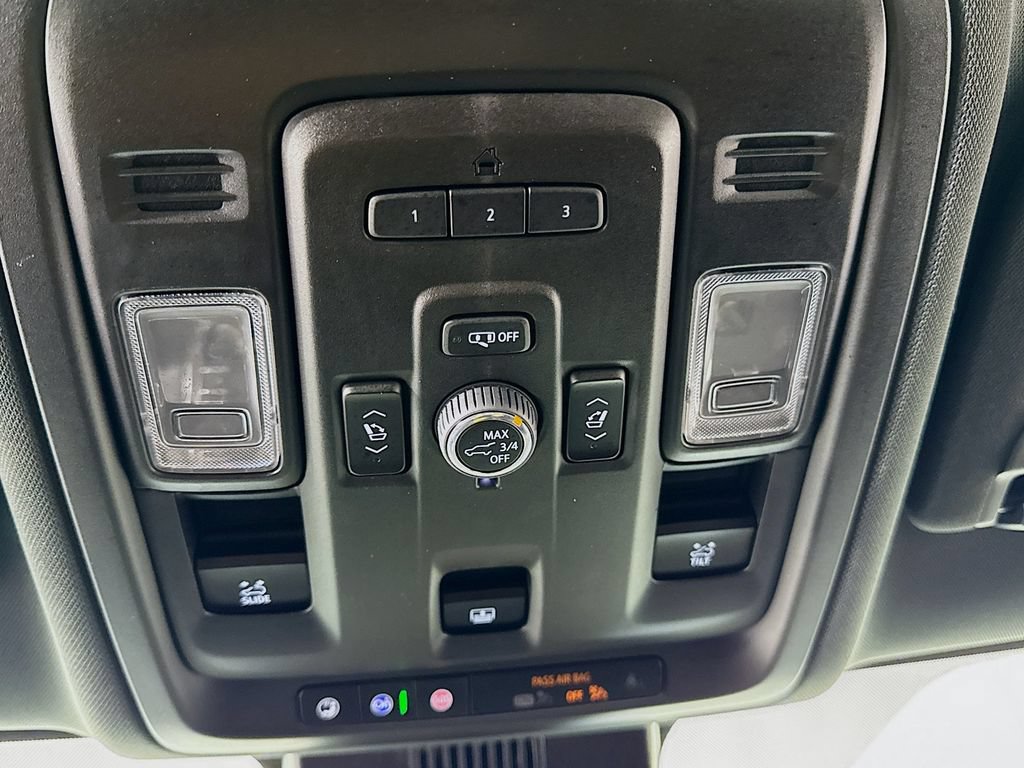 Used 2024 Chevrolet Tahoe Z71 w/ Luxury Package AWD/4WD image 20