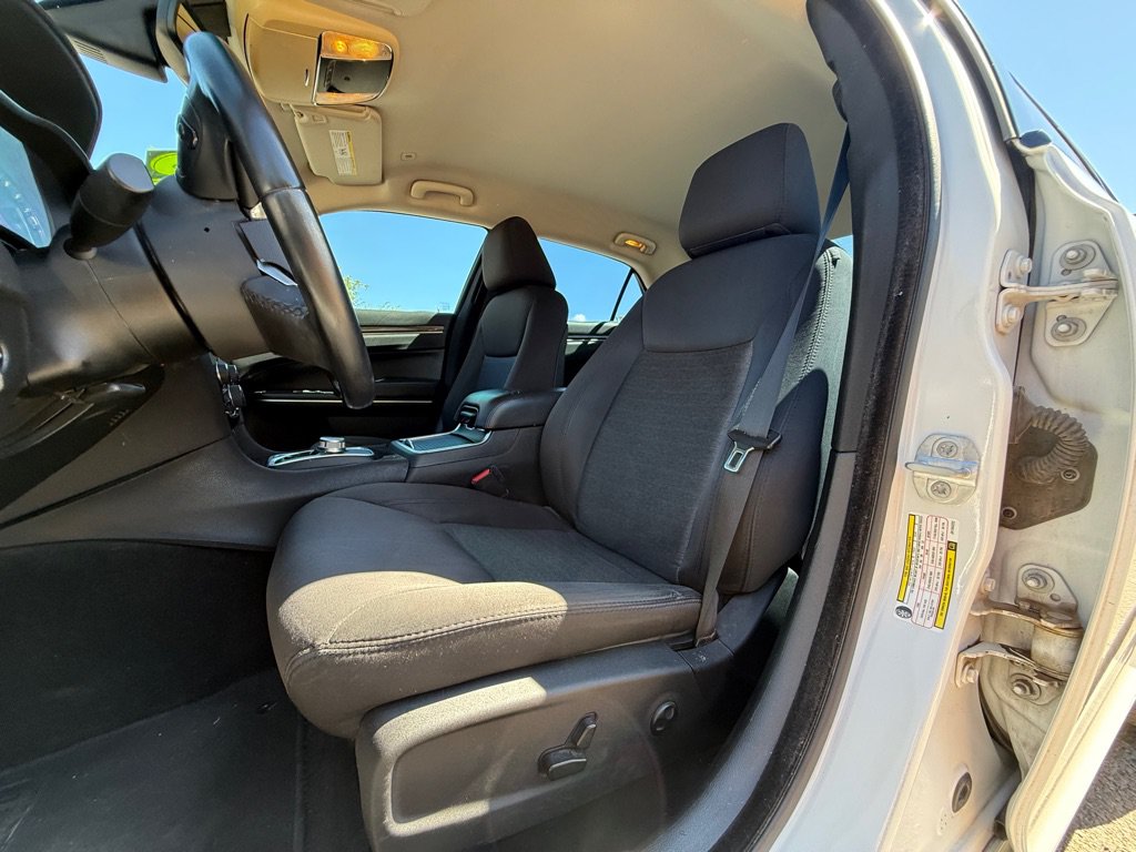 Used 2018 Chrysler 300 Touring w/ Sport Appearance Package RWD image 10