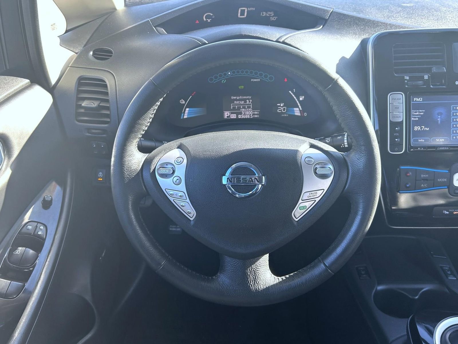 Used 2015 Nissan Leaf SL w/ Premium Package image 11