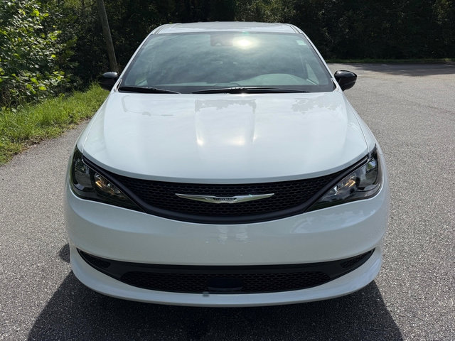 New 2026 Chrysler Voyager LX image 4